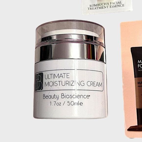 Huge Bundle Of Skincare And Makeup With Cosmetic Bag #1 Over $100 Retail - Picture 5 of 8